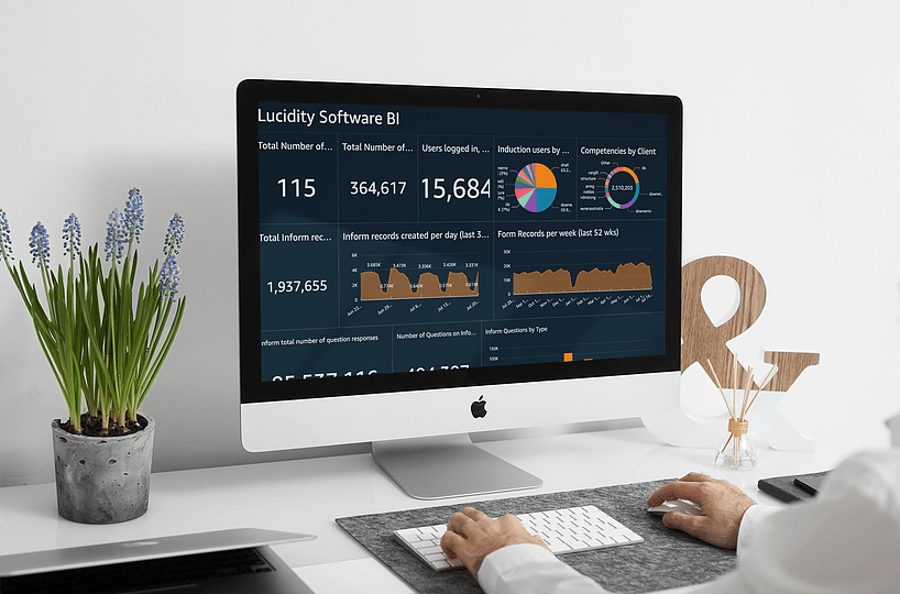 imac-mockup-of-a-man-working-2146-el1_pn